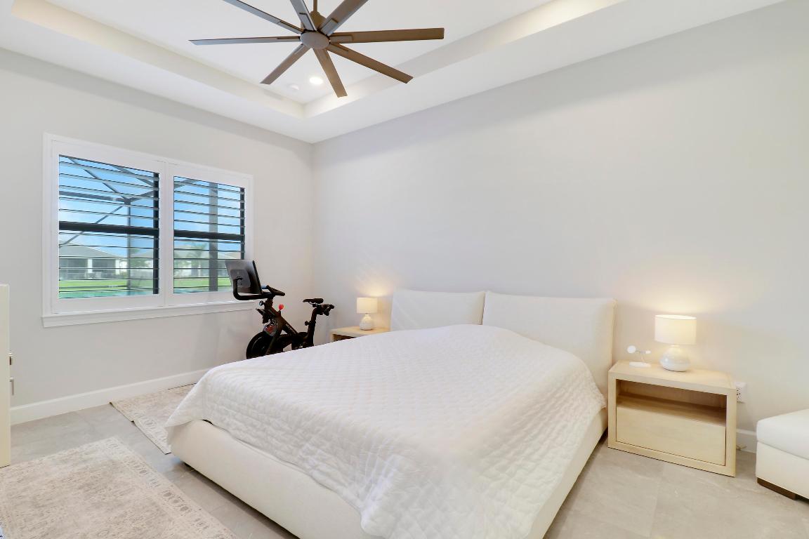 595 SE Villandry Way