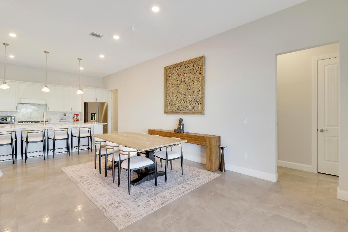 595 SE Villandry Way