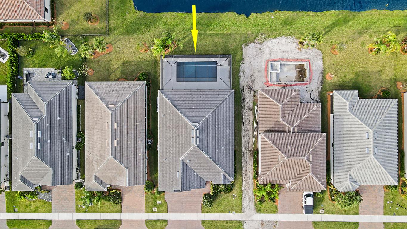 595 SE Villandry Way