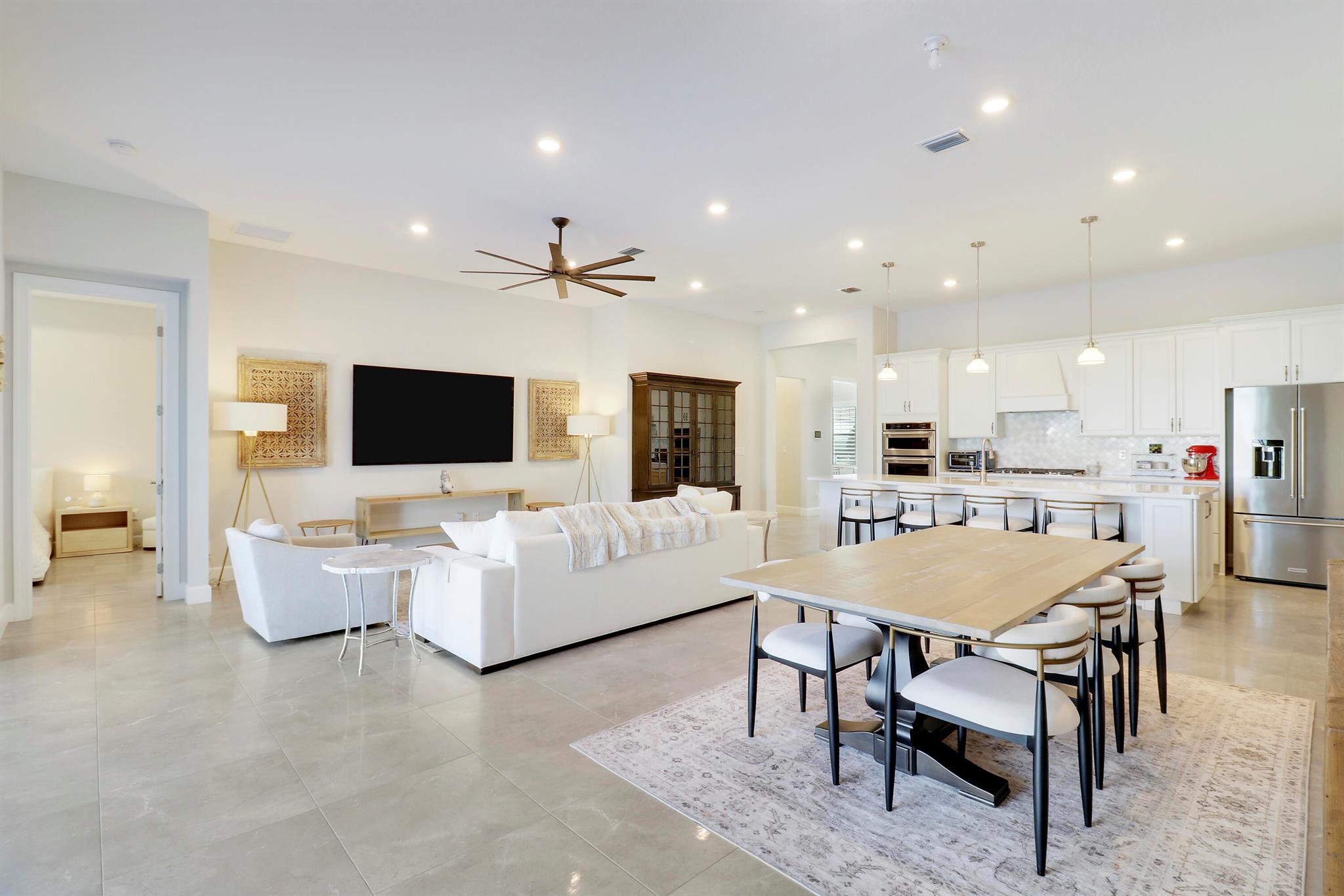 595 SE Villandry Way