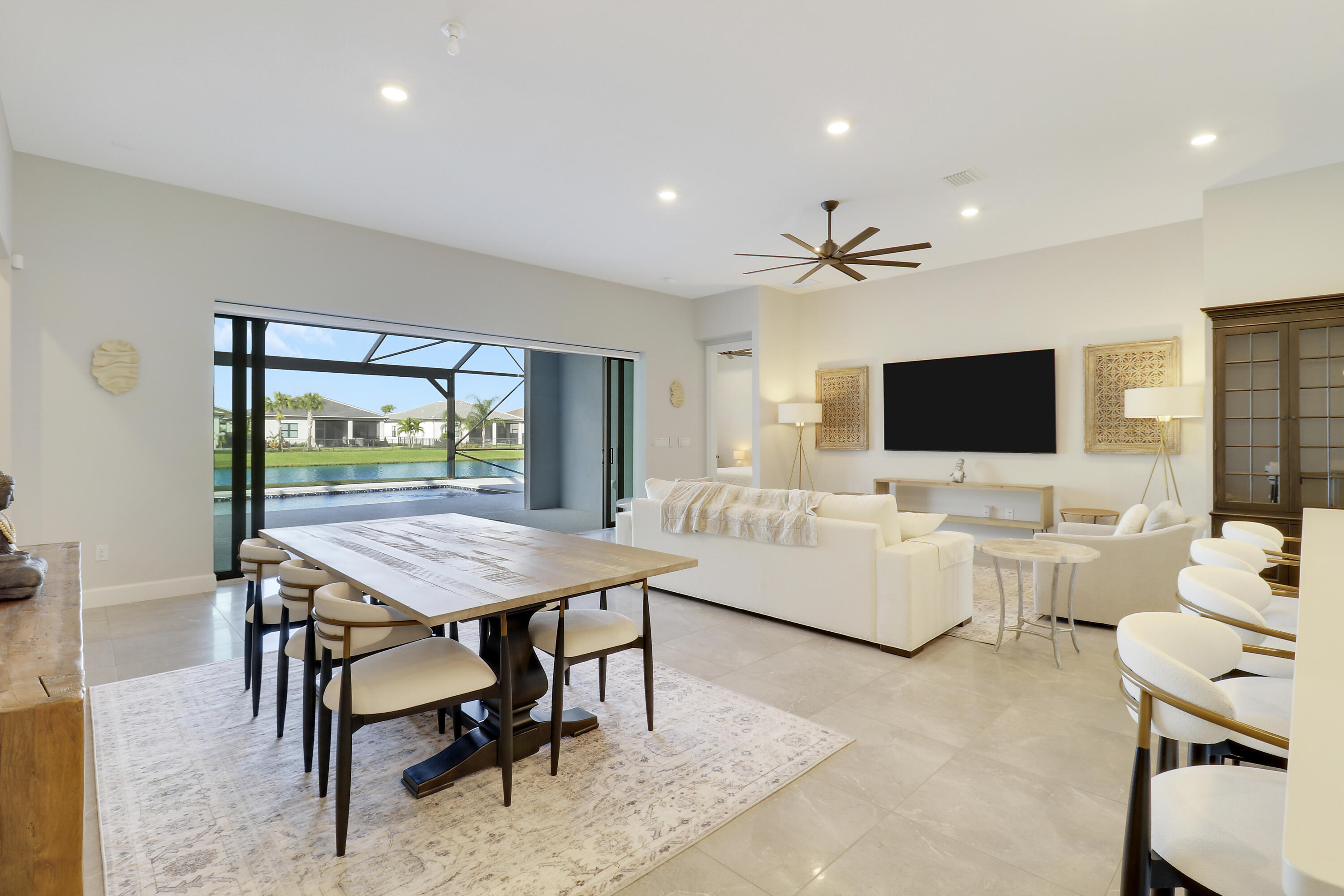 595 SE Villandry Way