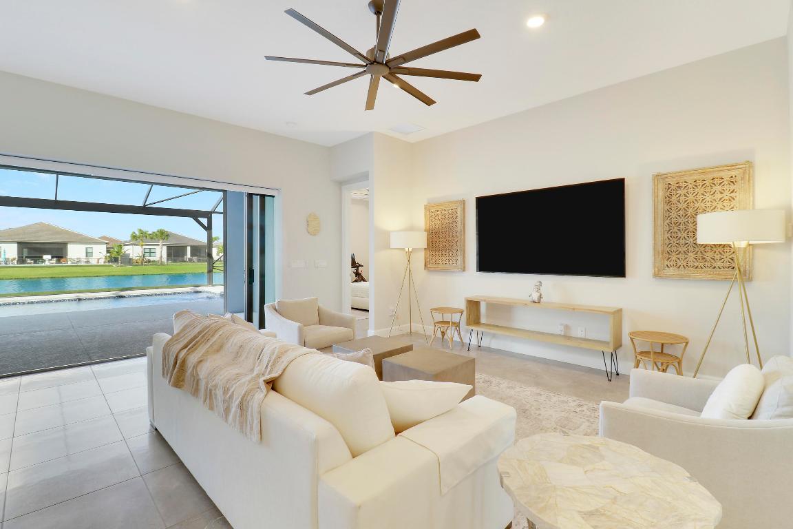 595 SE Villandry Way