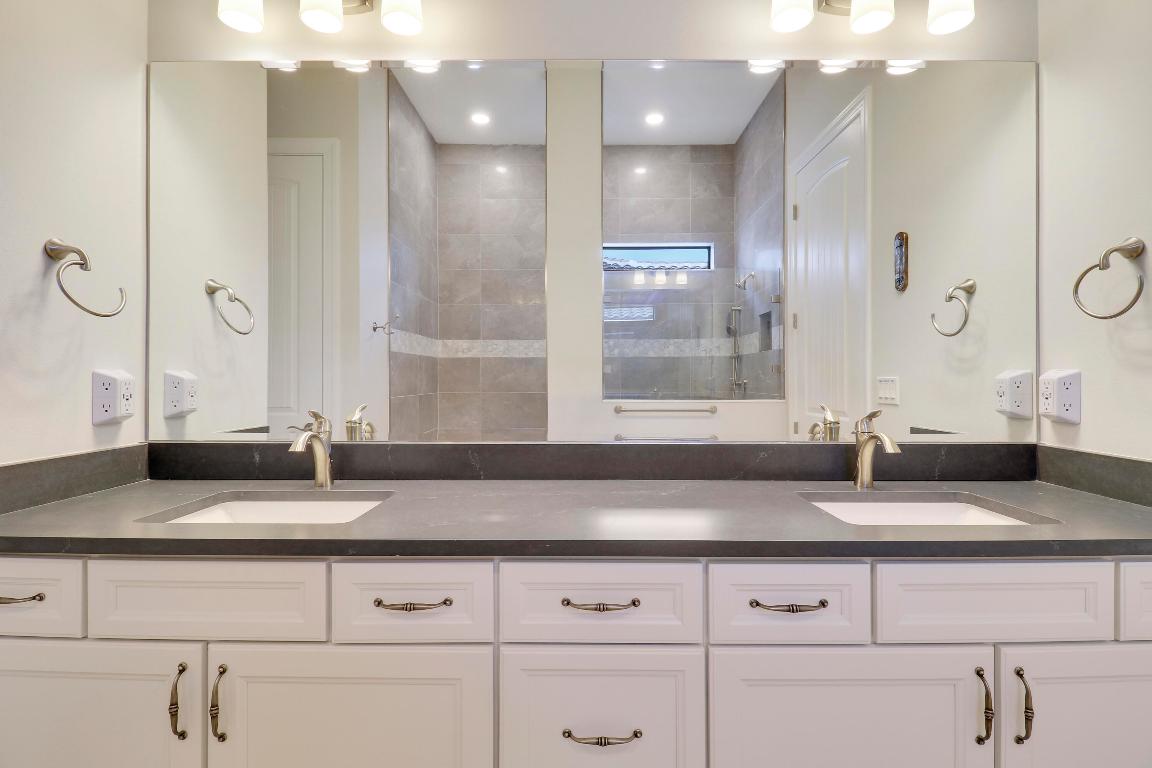 595 SE Villandry Way