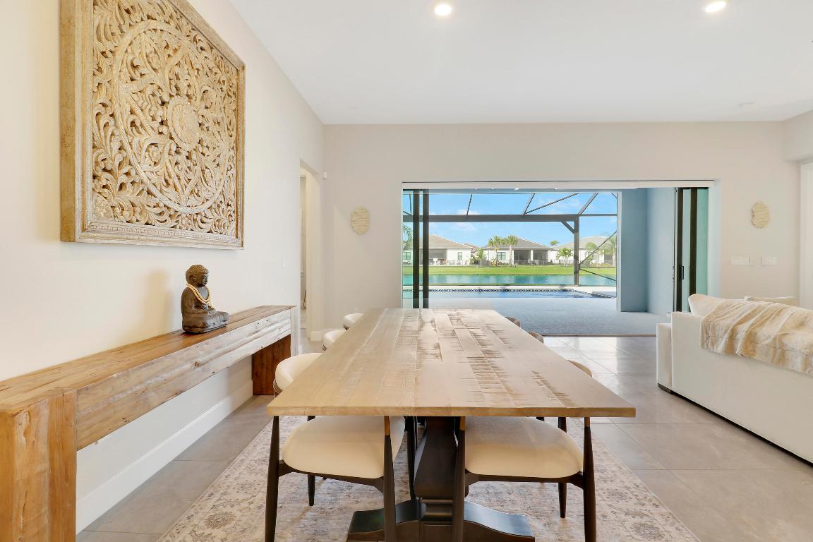 595 SE Villandry Way