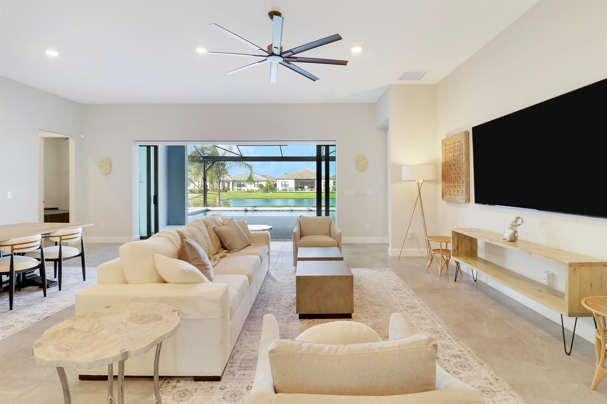 595 SE Villandry Way