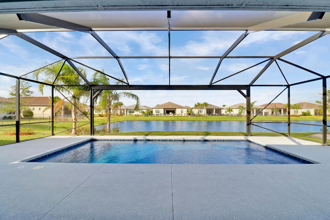 595 SE Villandry Way