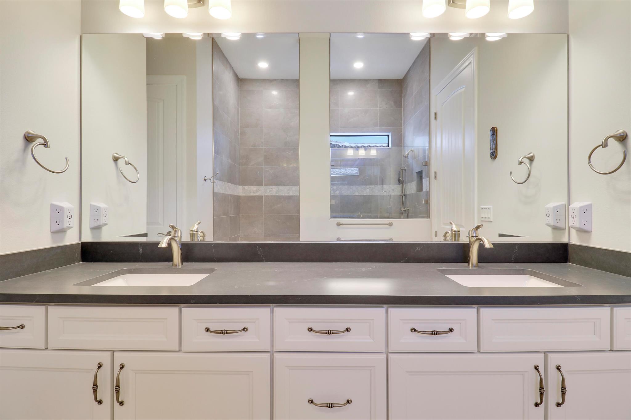 595 SE Villandry Way