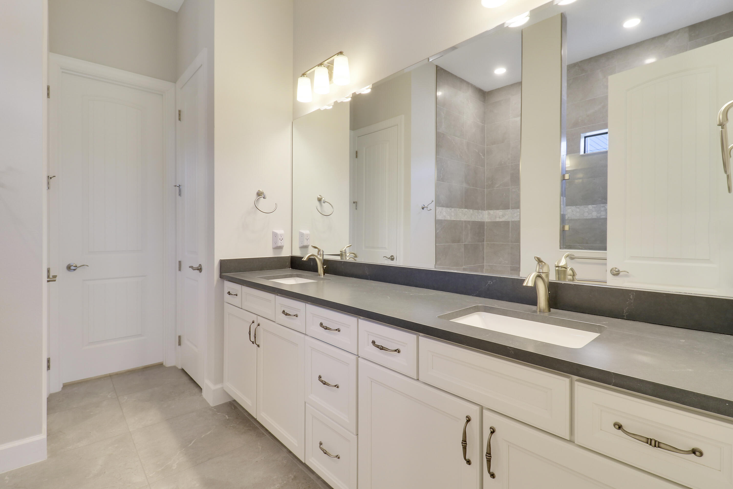 595 SE Villandry Way