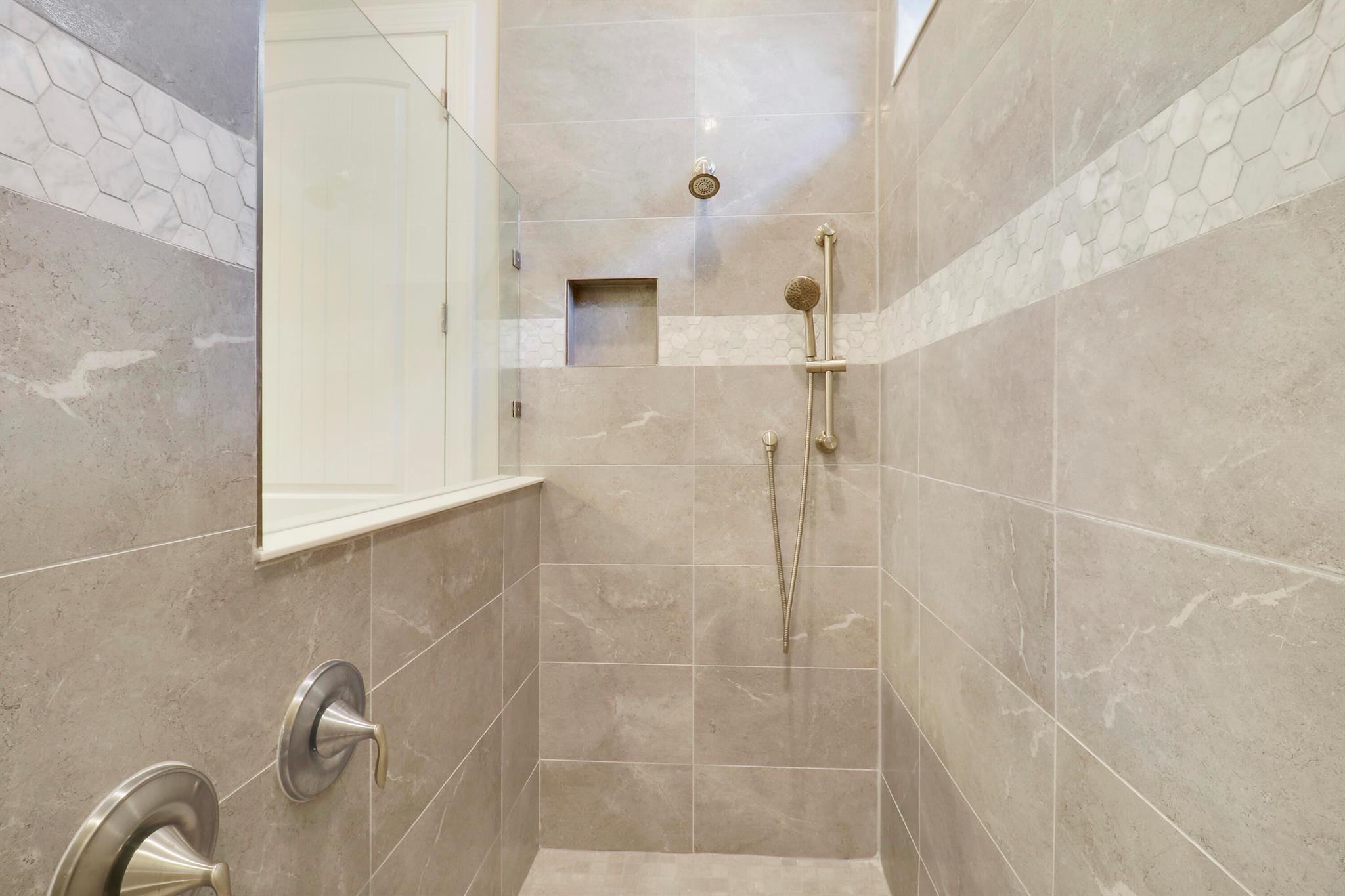 595 SE Villandry Way