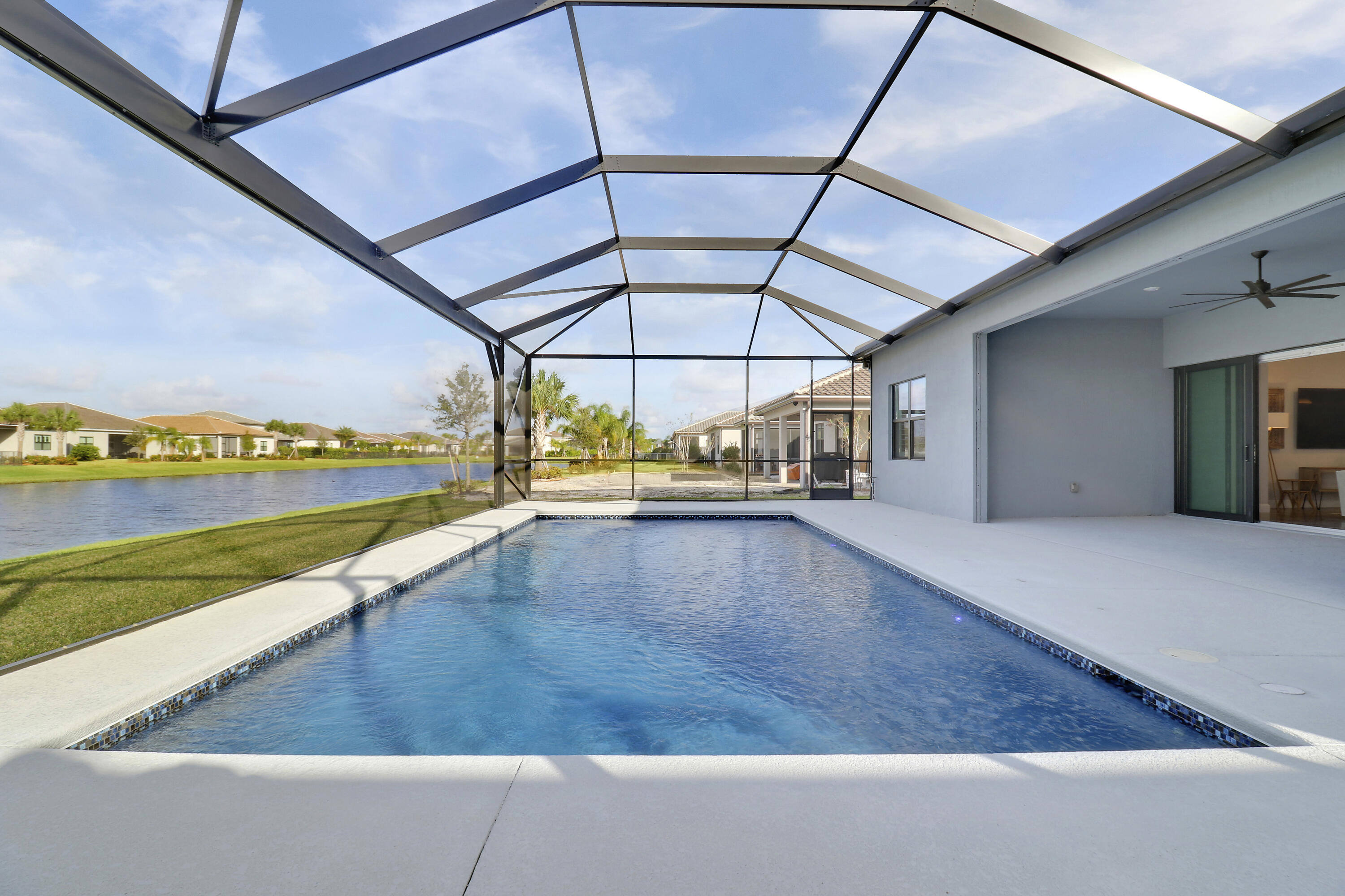 595 SE Villandry Way