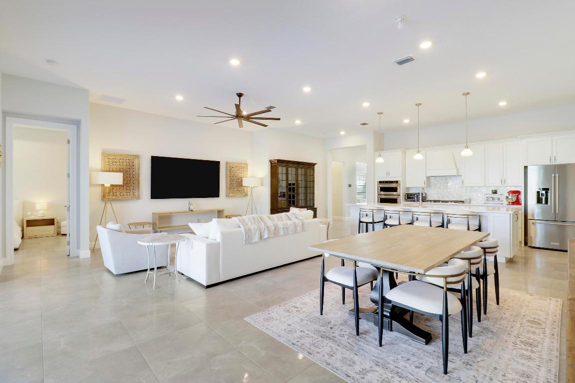 595 SE Villandry Way