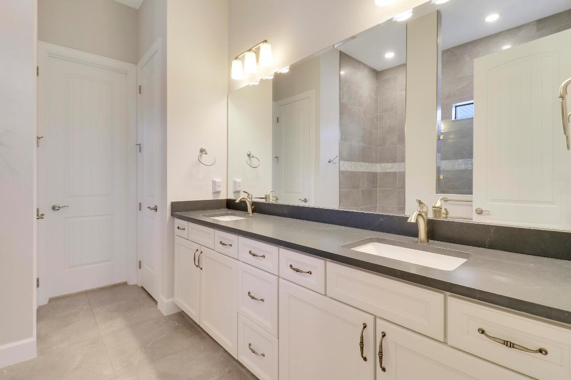 595 SE Villandry Way