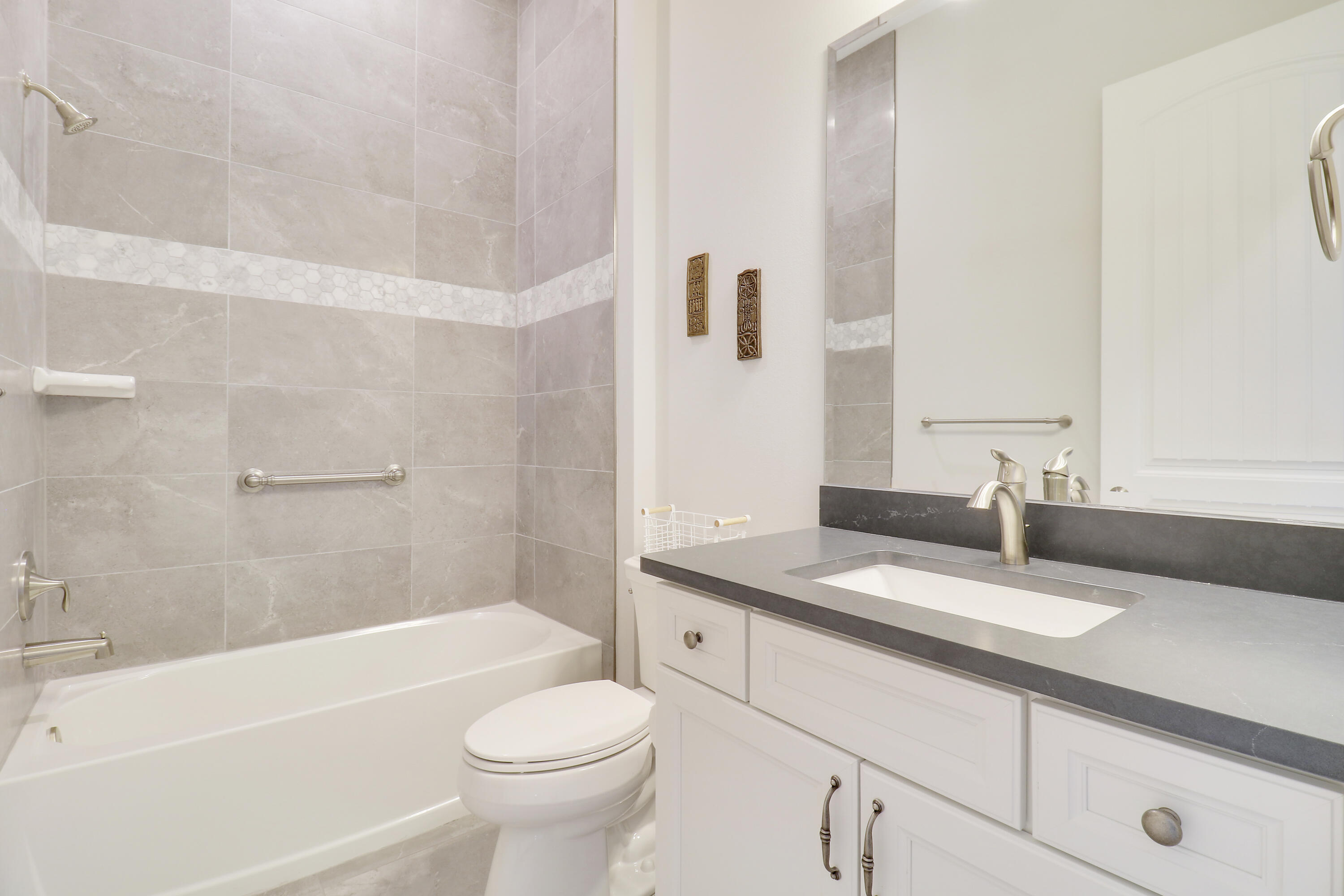 595 SE Villandry Way