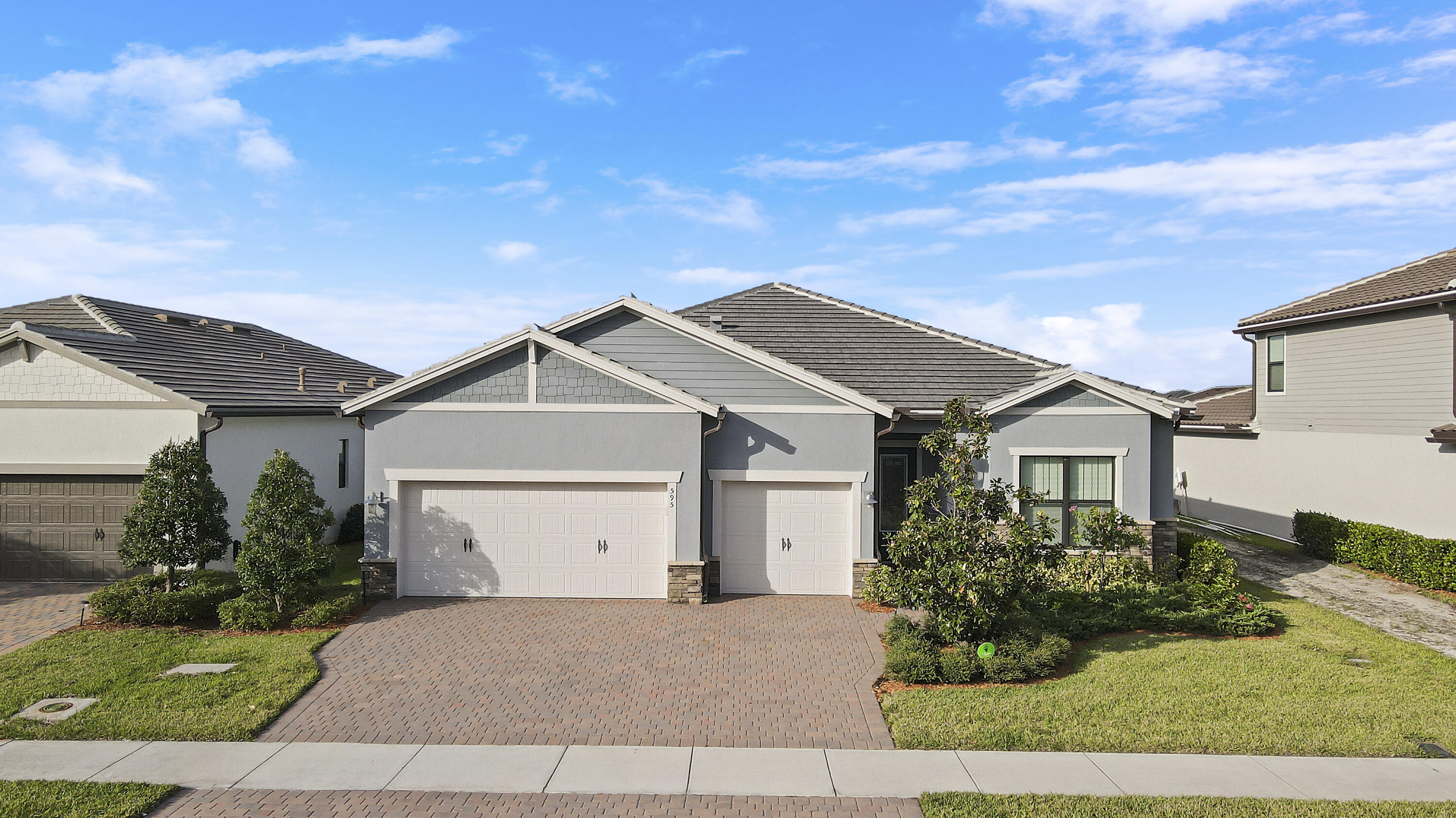 595 SE Villandry Way