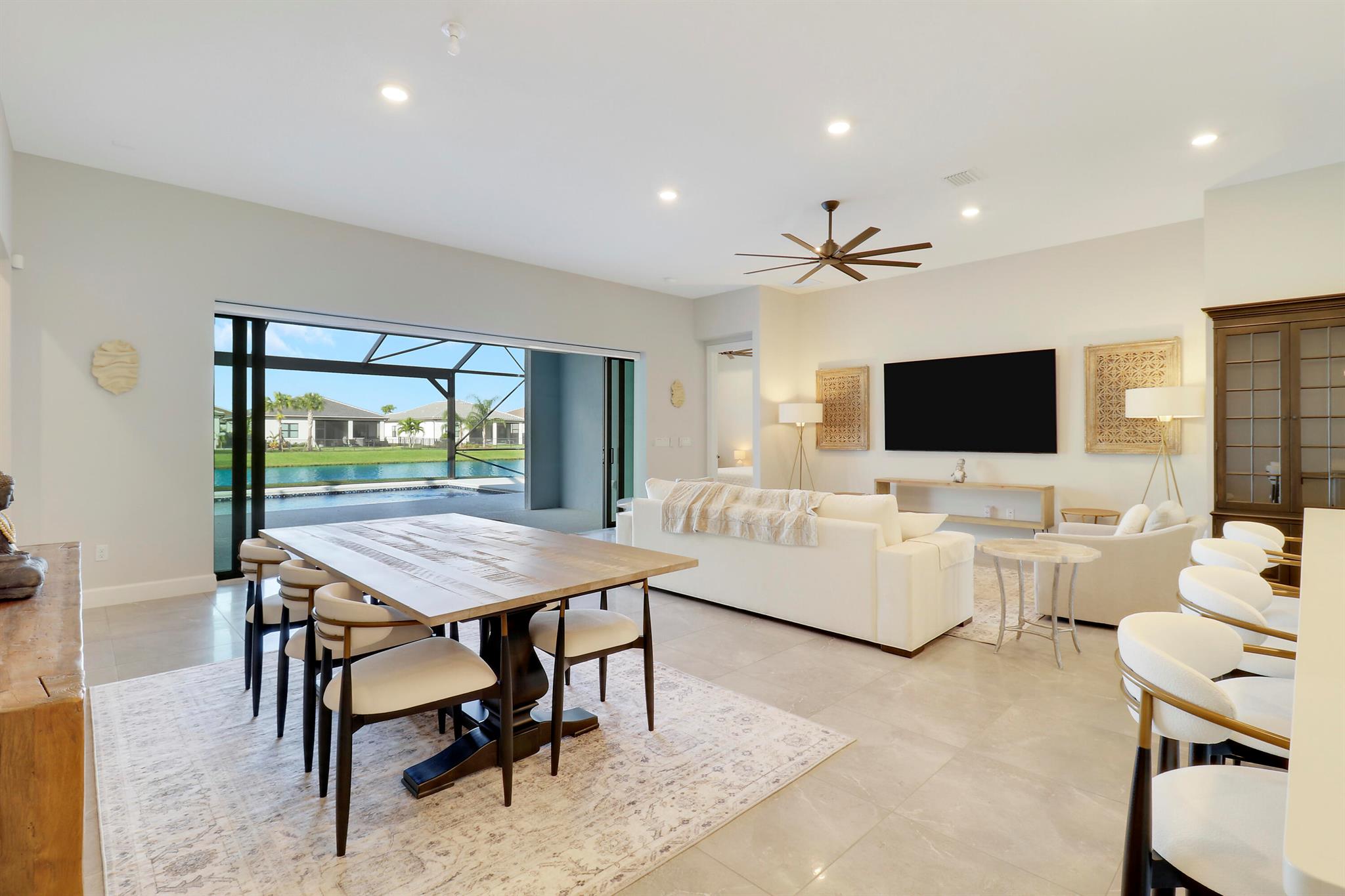 595 SE Villandry Way