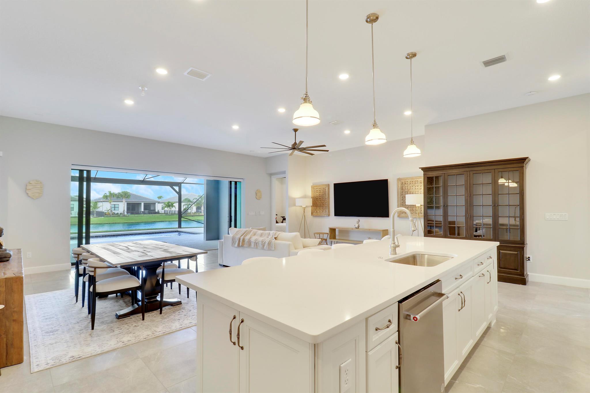 595 SE Villandry Way