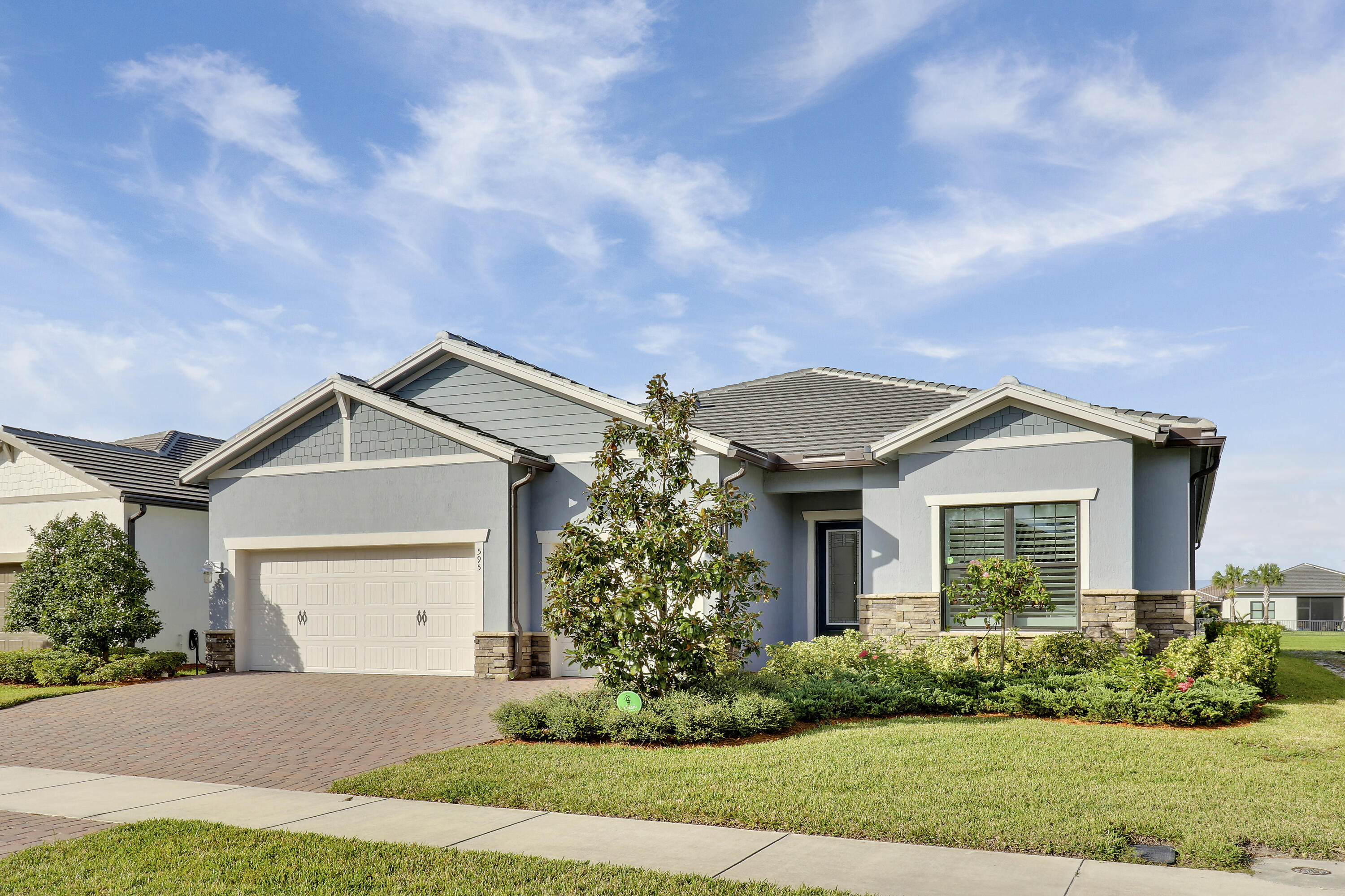 595 SE Villandry Way