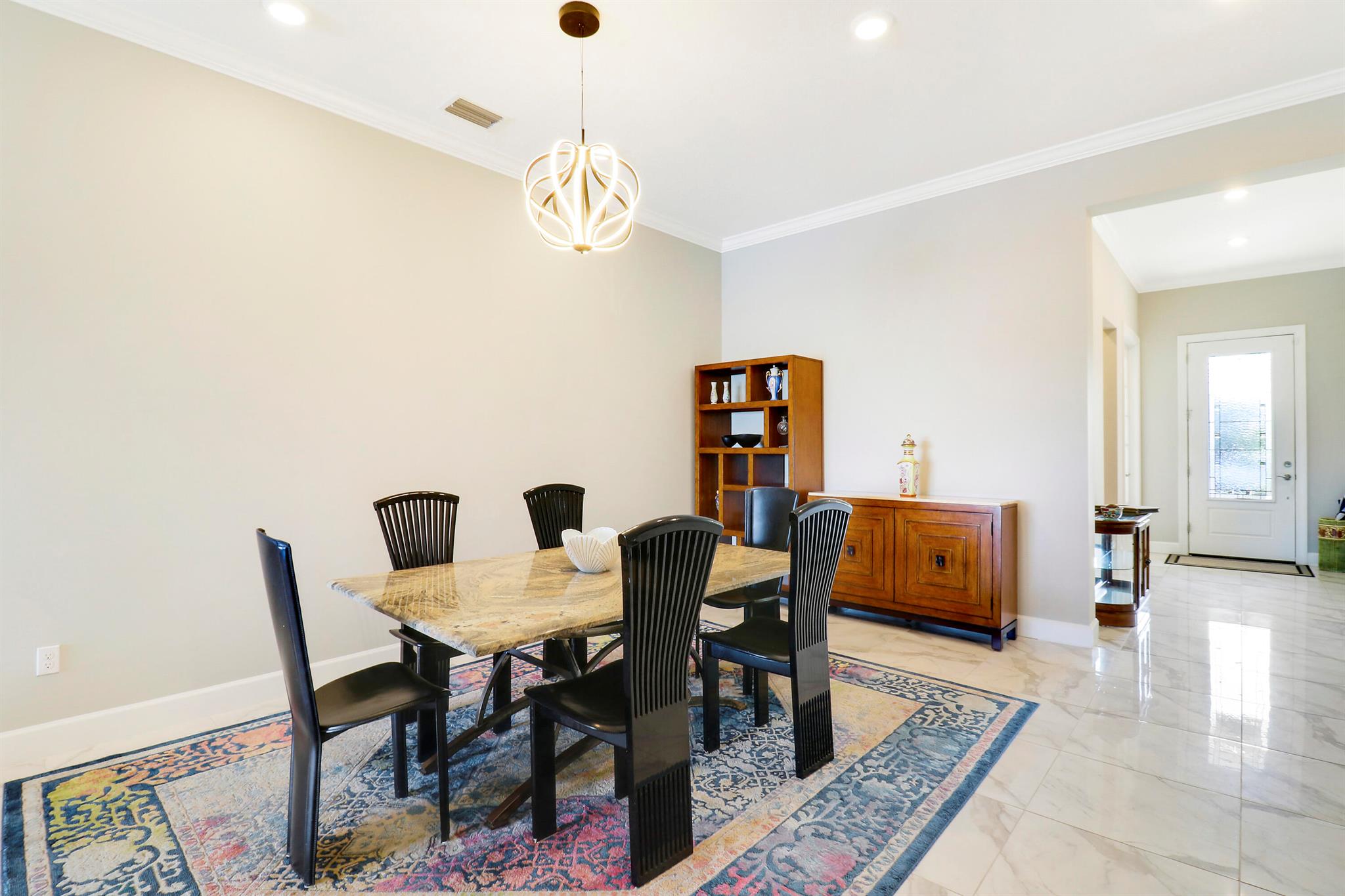 663 SE Boboli Way