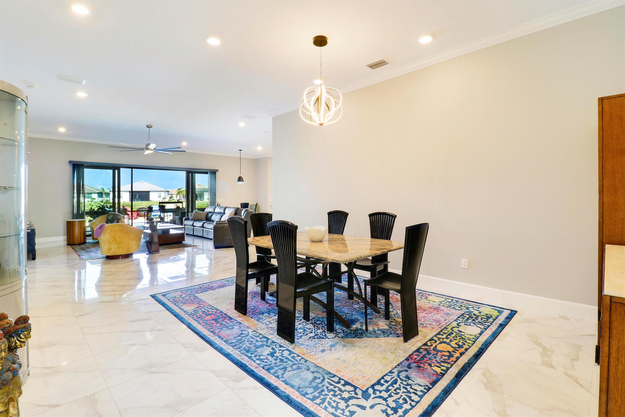 663 SE Boboli Way