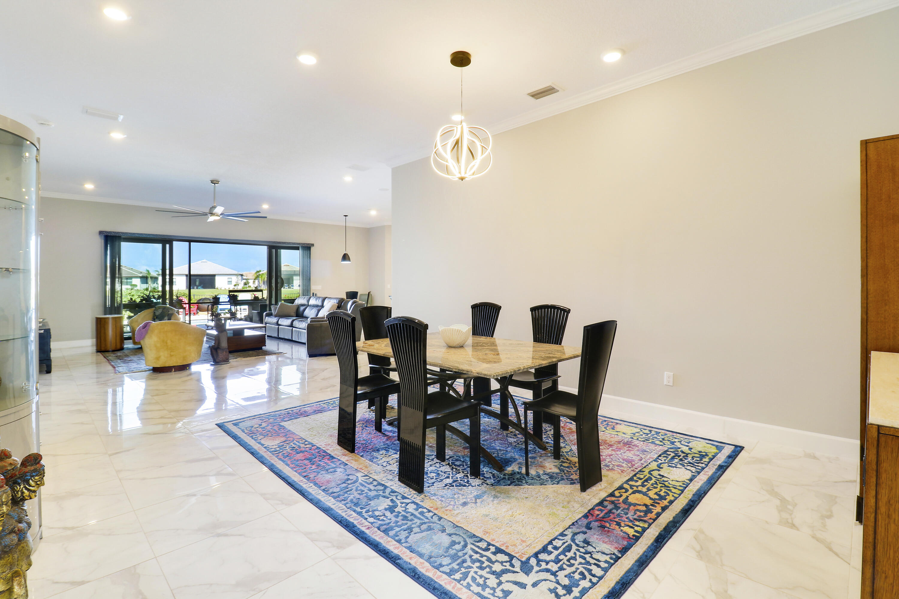 663 SE Boboli Way