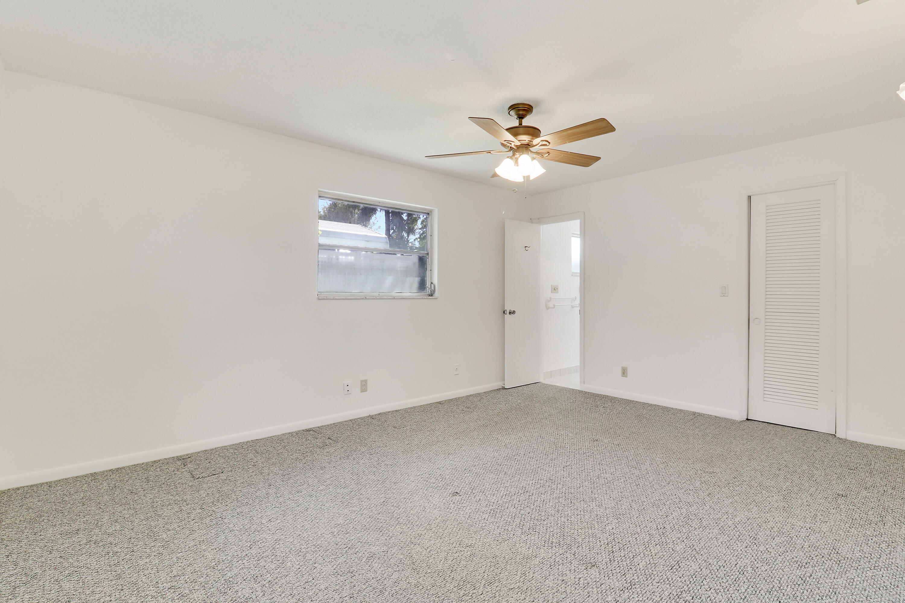 19910 N Riverside Drive