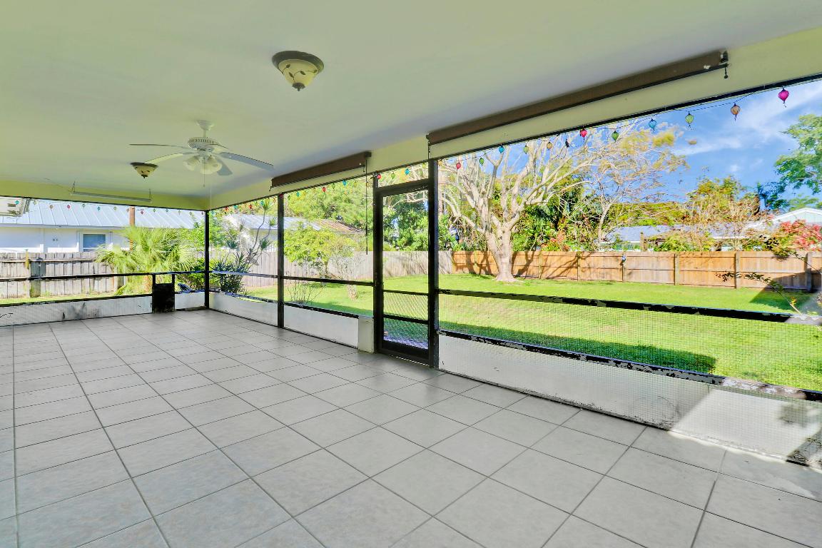 19910 N Riverside Drive