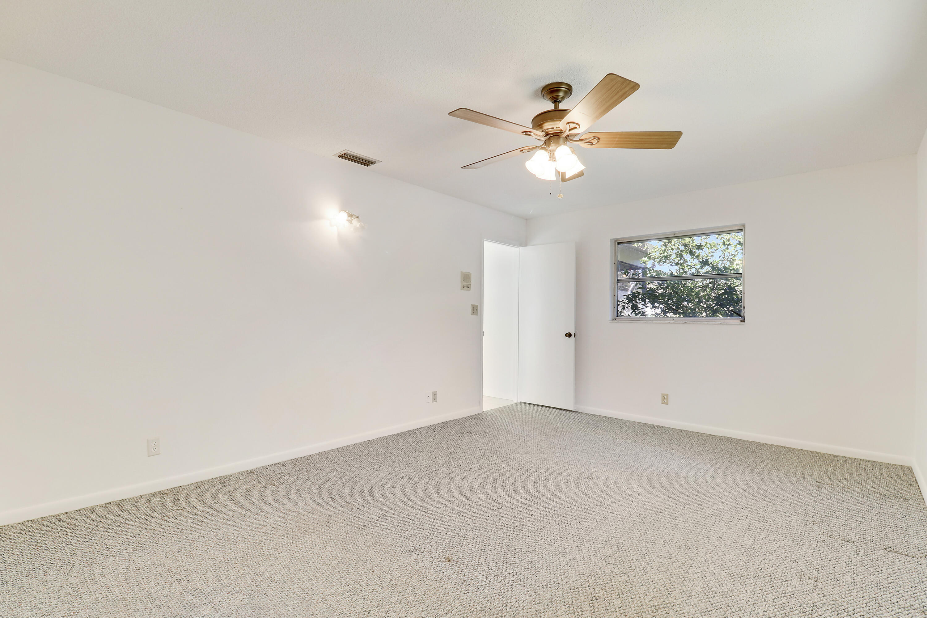 19910 N Riverside Drive