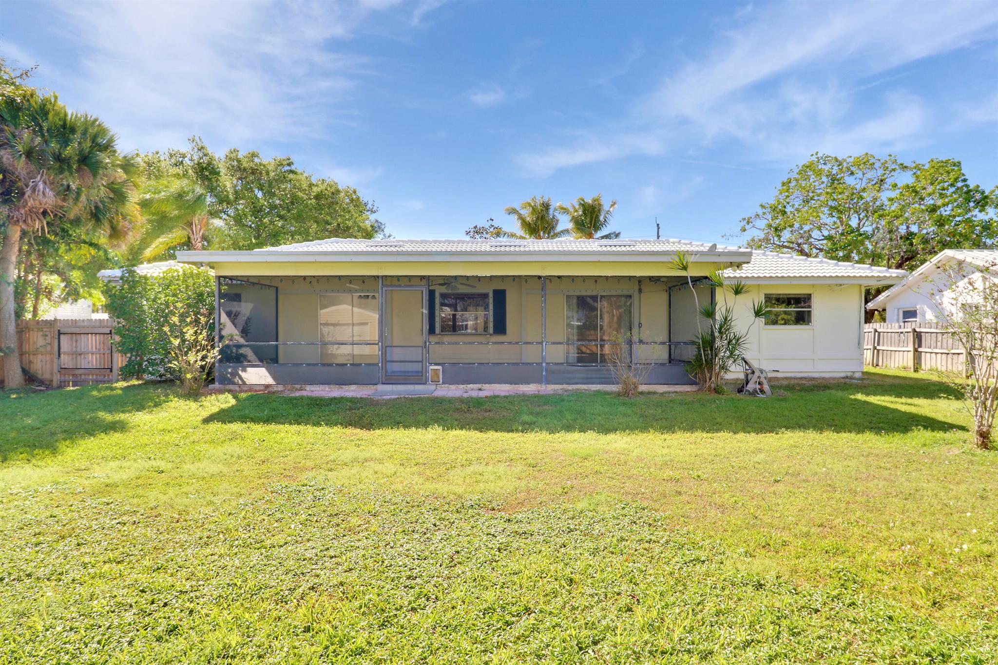 19910 N Riverside Drive