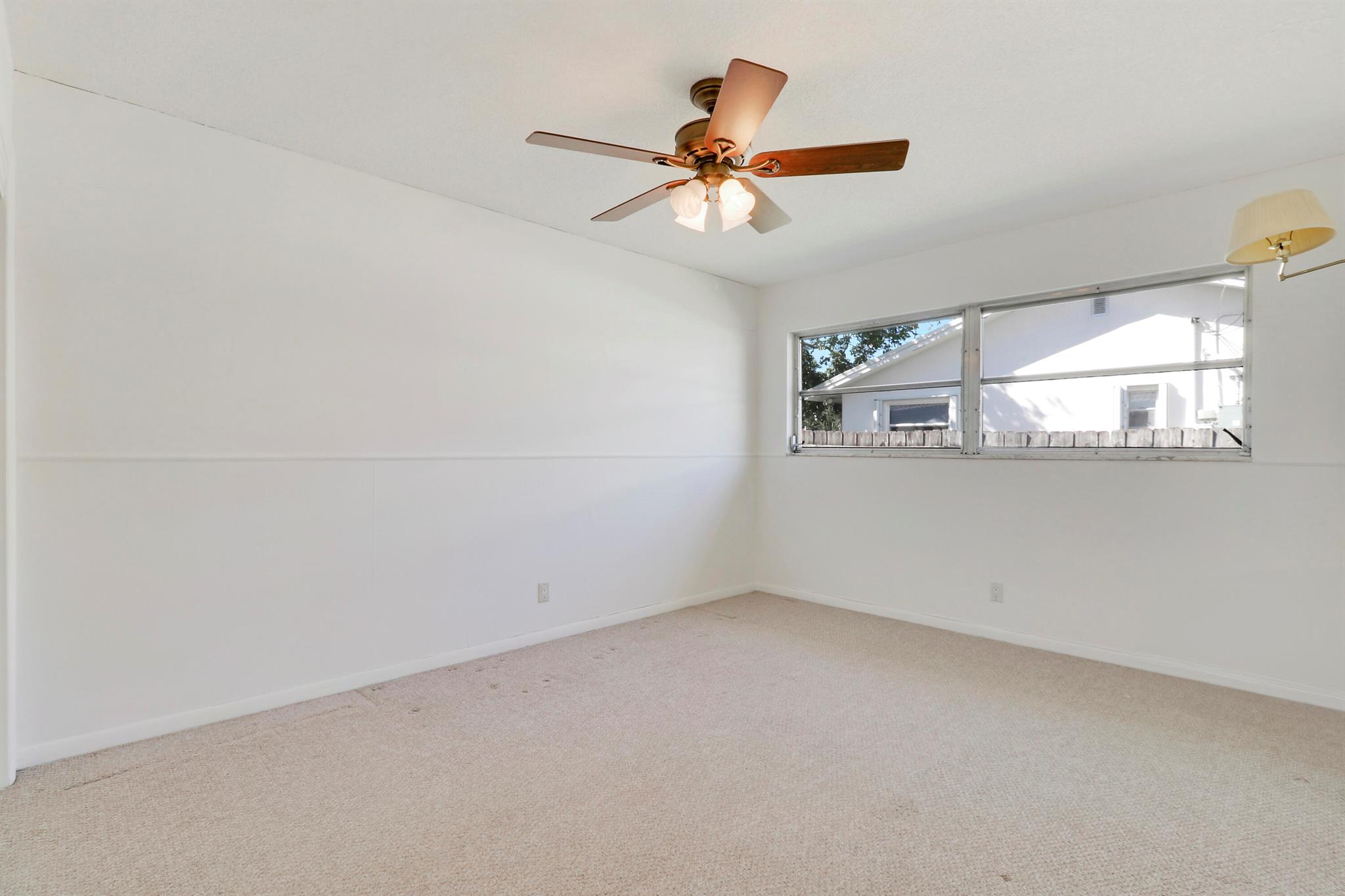 19910 N Riverside Drive
