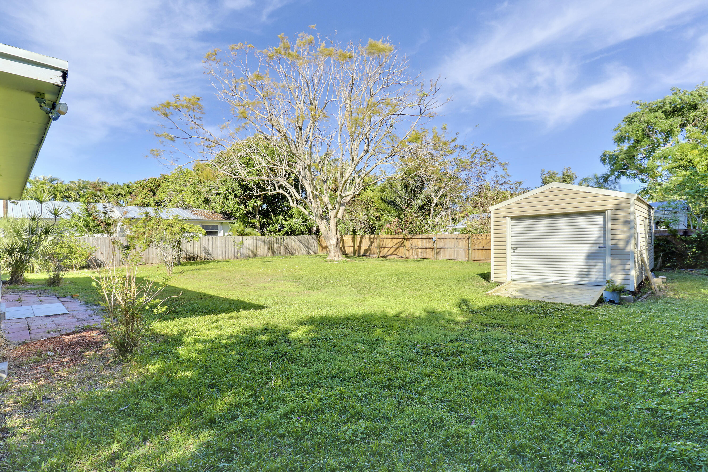 19910 N Riverside Drive