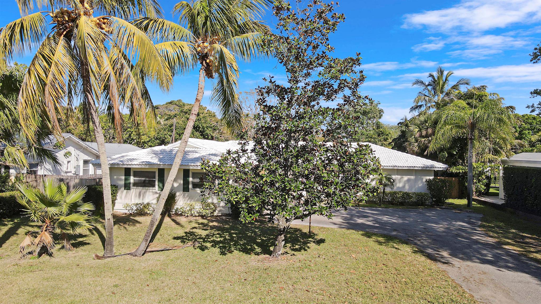 19910 N Riverside Drive