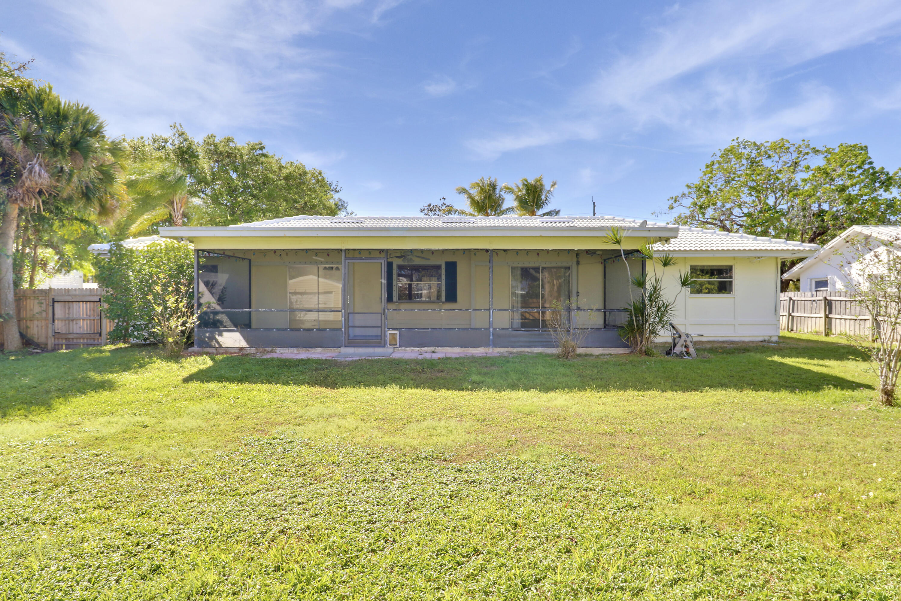 19910 N Riverside Drive