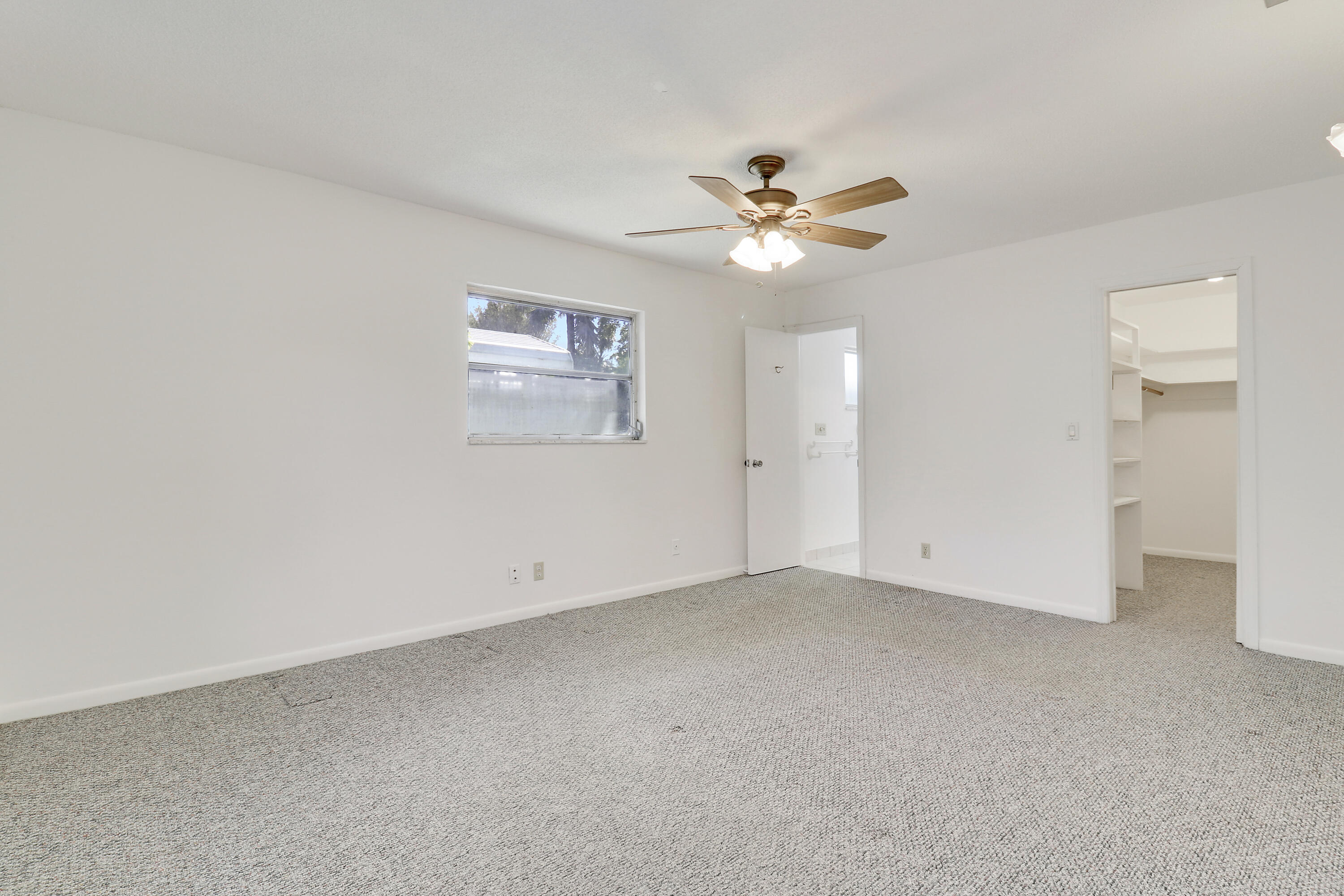 19910 N Riverside Drive