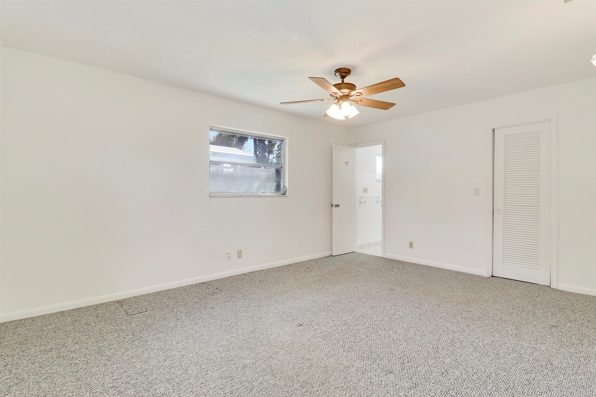 19910 N Riverside Drive