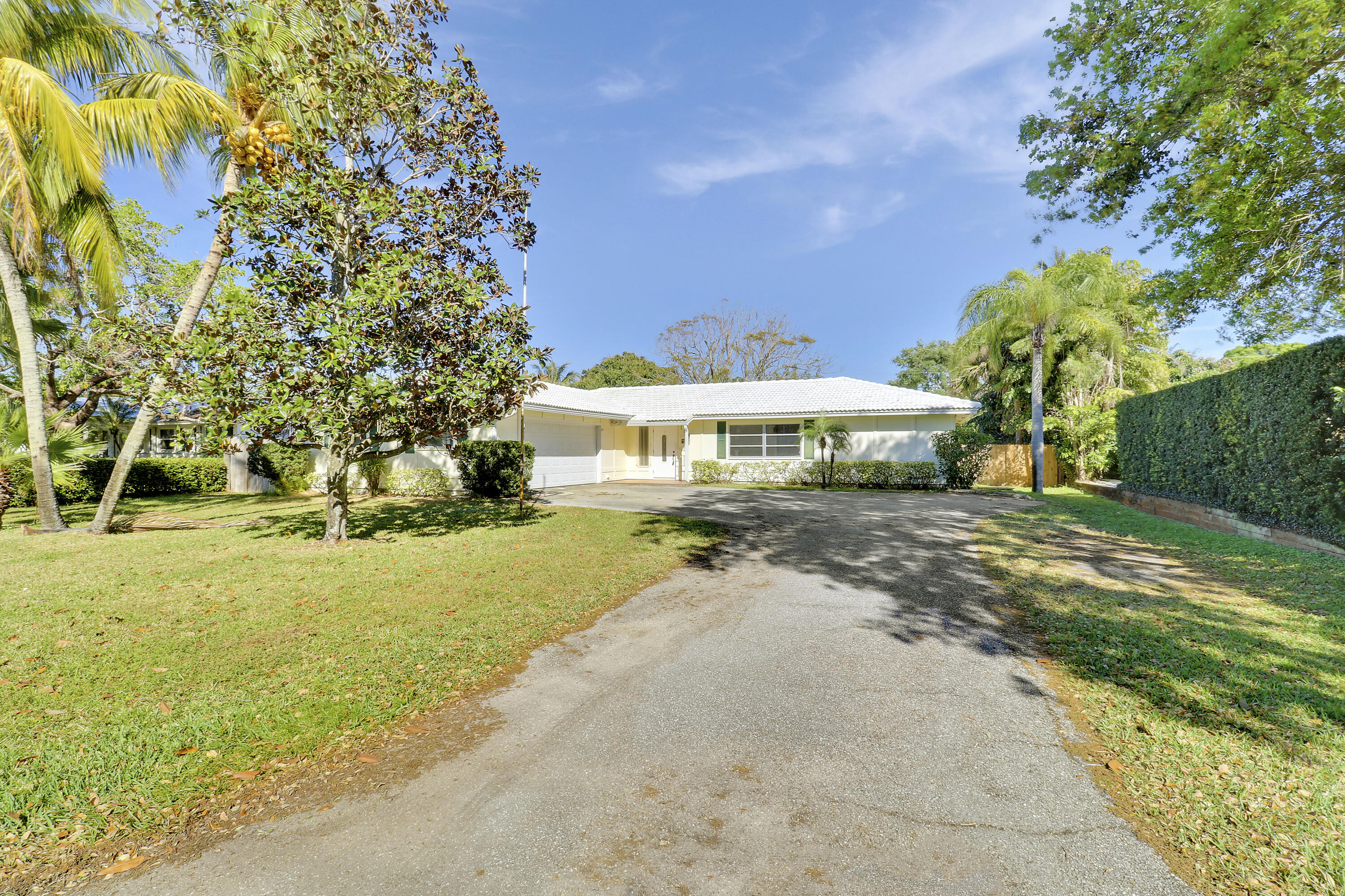 19910 N Riverside Drive