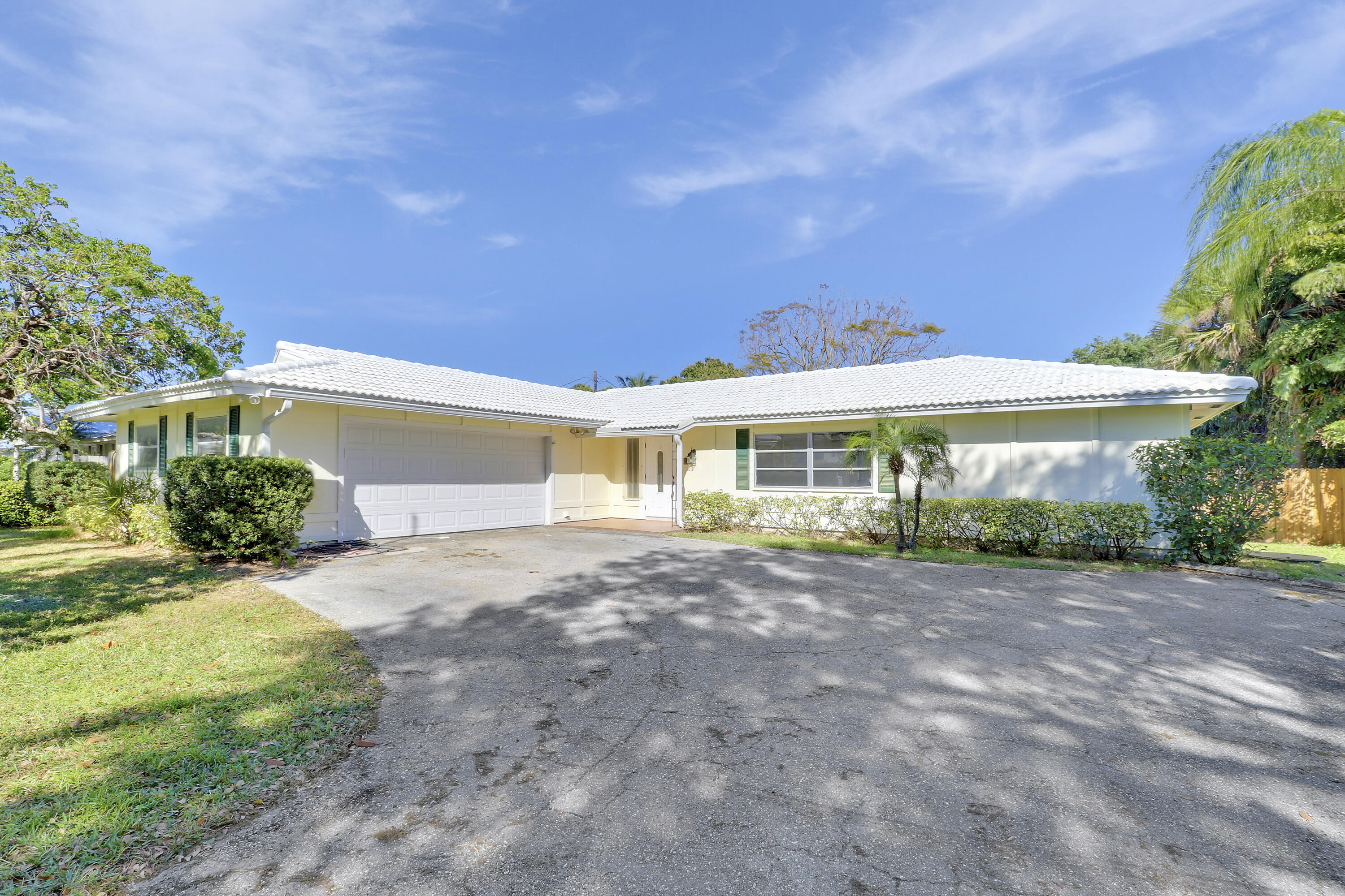 19910 N Riverside Drive