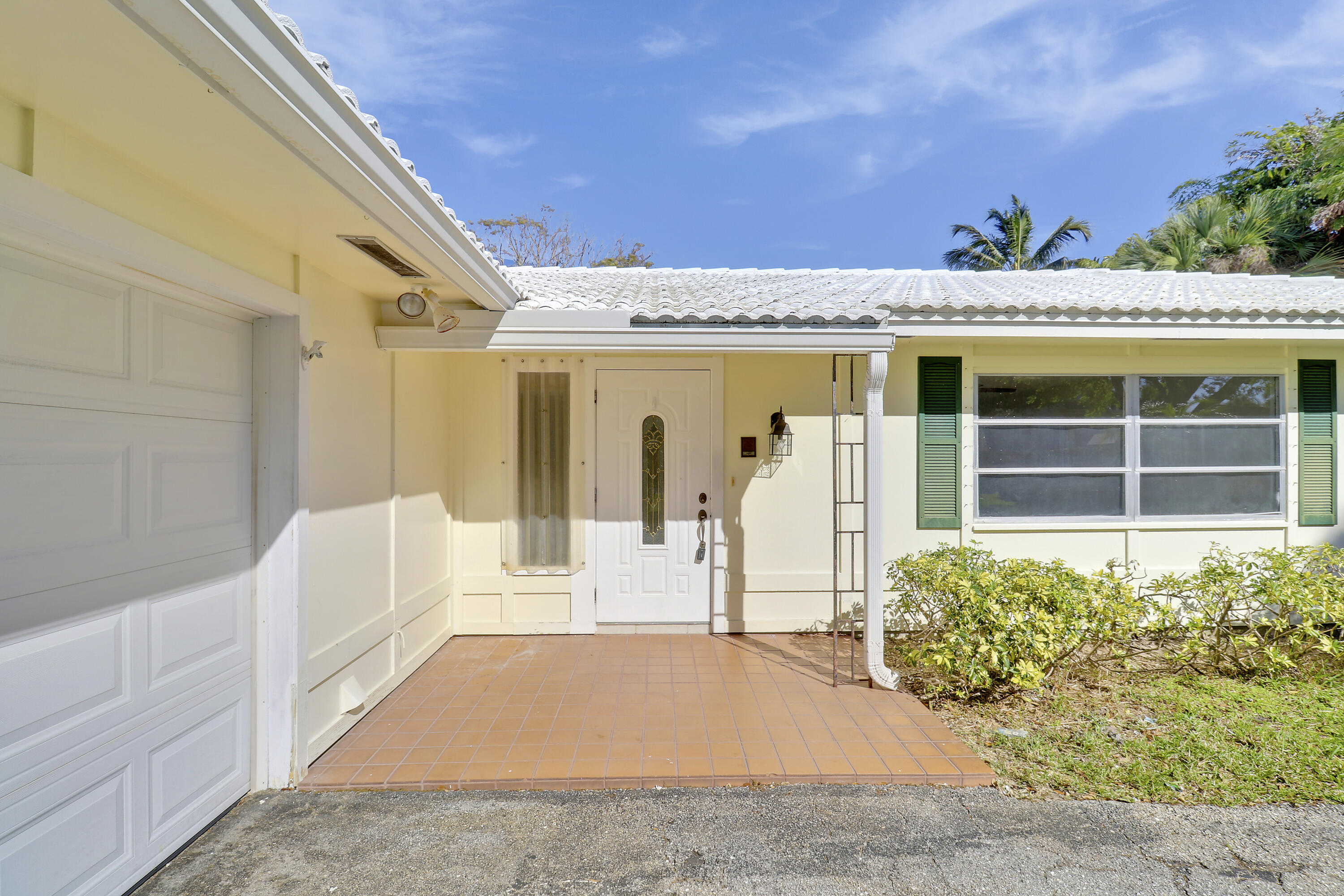 19910 N Riverside Drive