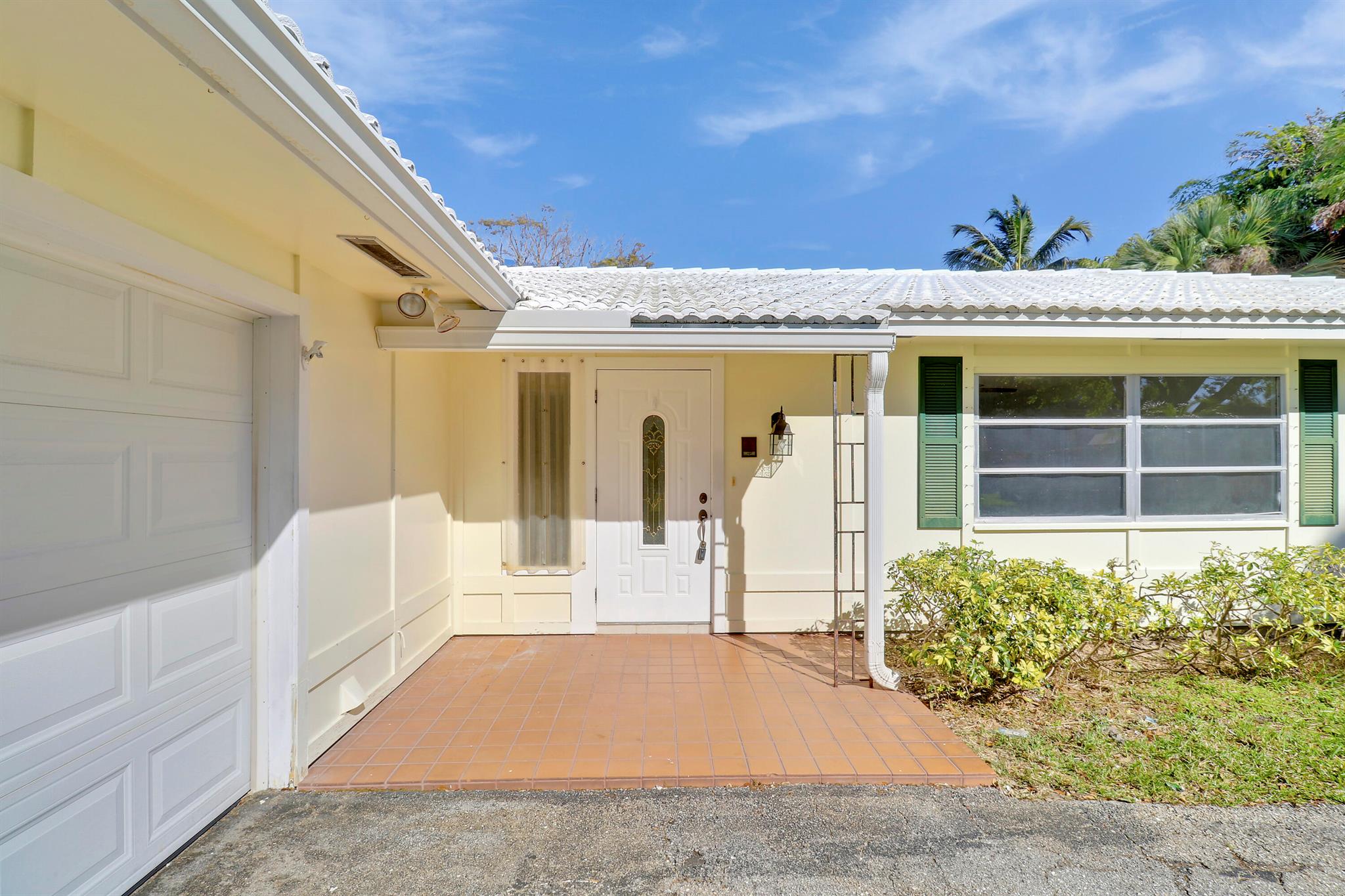 19910 N Riverside Drive