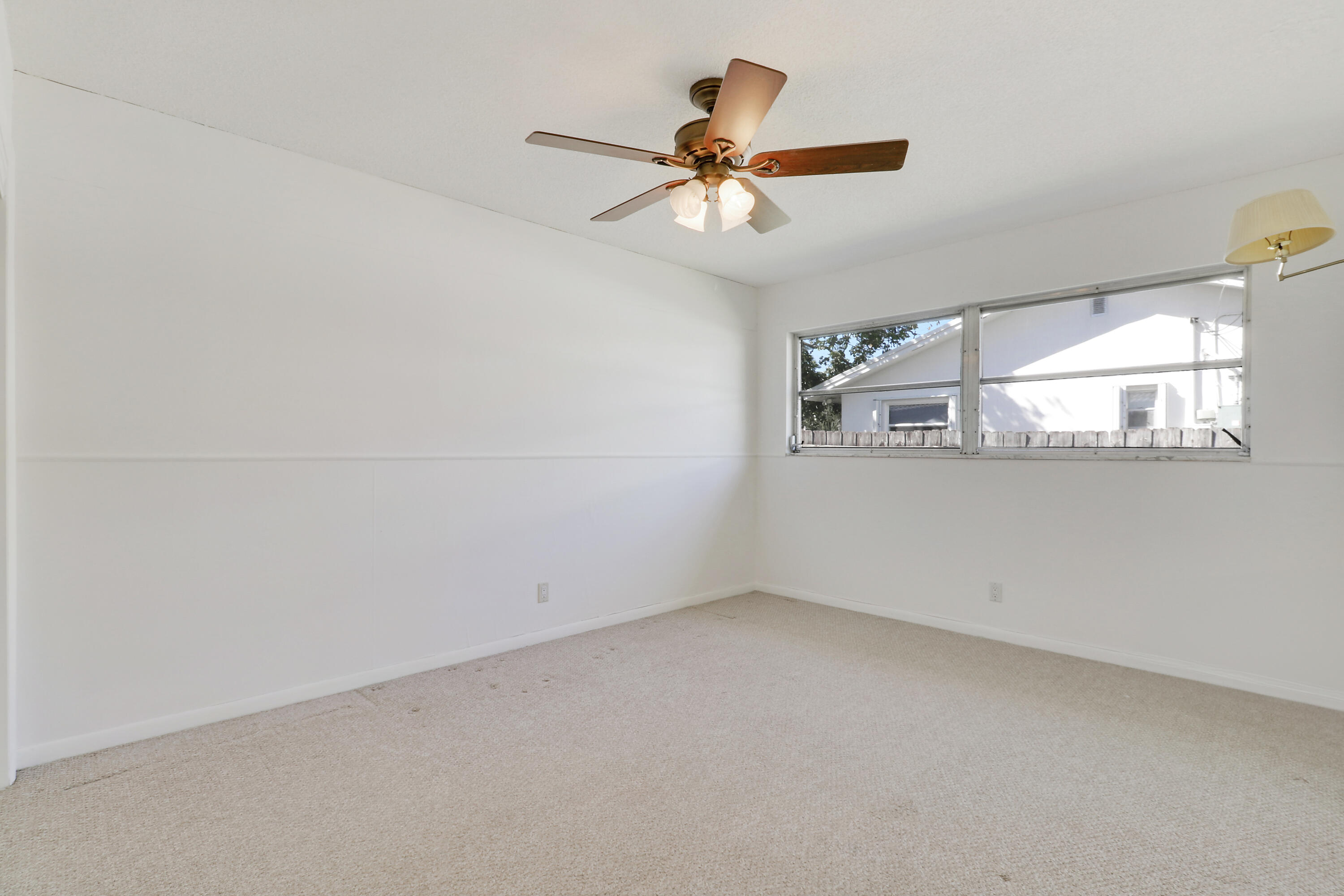 19910 N Riverside Drive