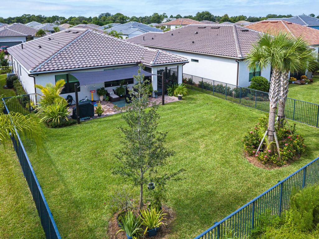 517 SE Crathes Street