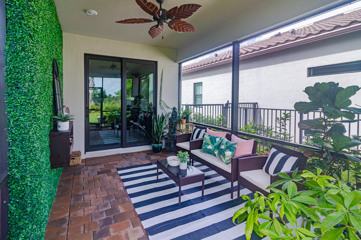 517 SE Crathes Street