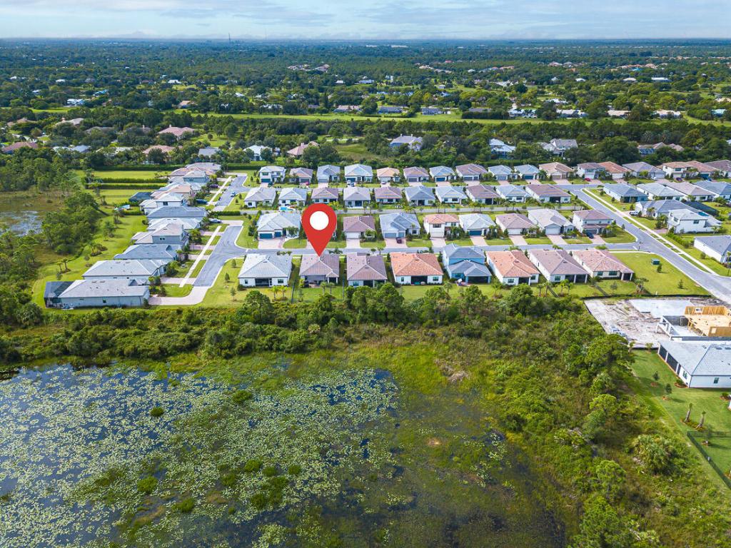 517 SE Crathes Street