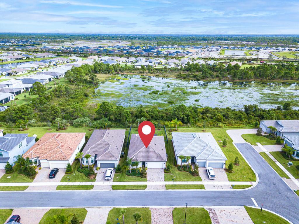 517 SE Crathes Street