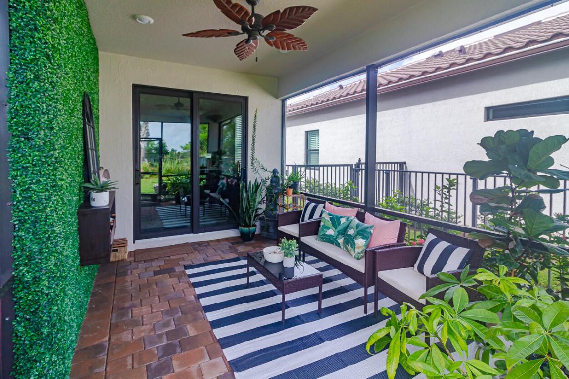 517 SE Crathes Street