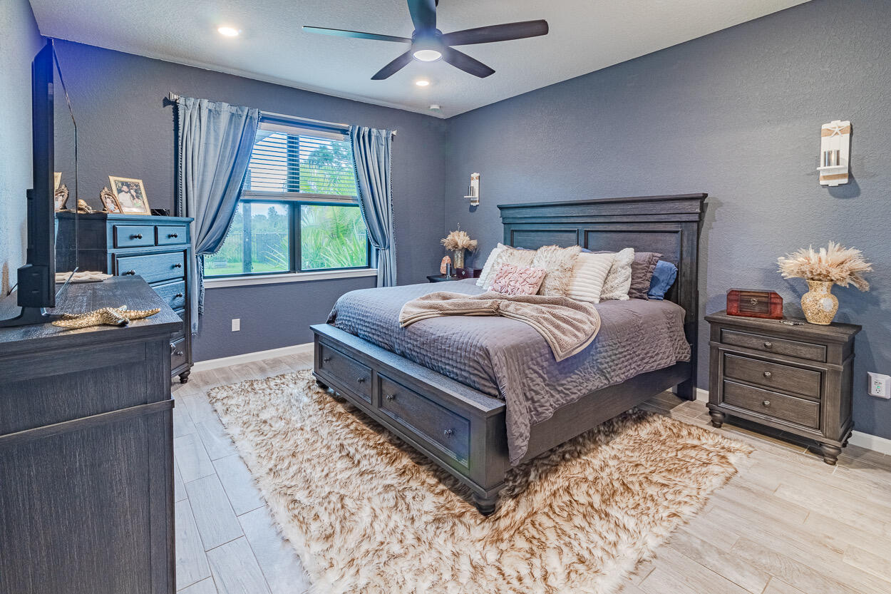 517 SE Crathes Street