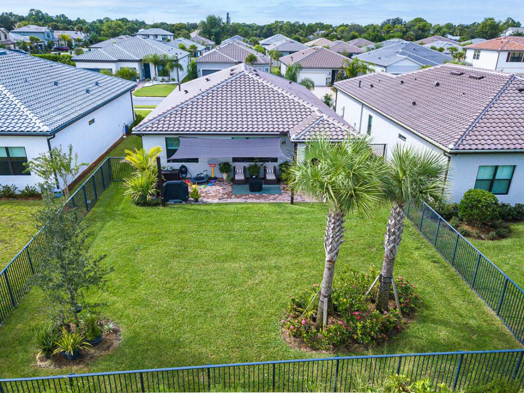 517 SE Crathes Street