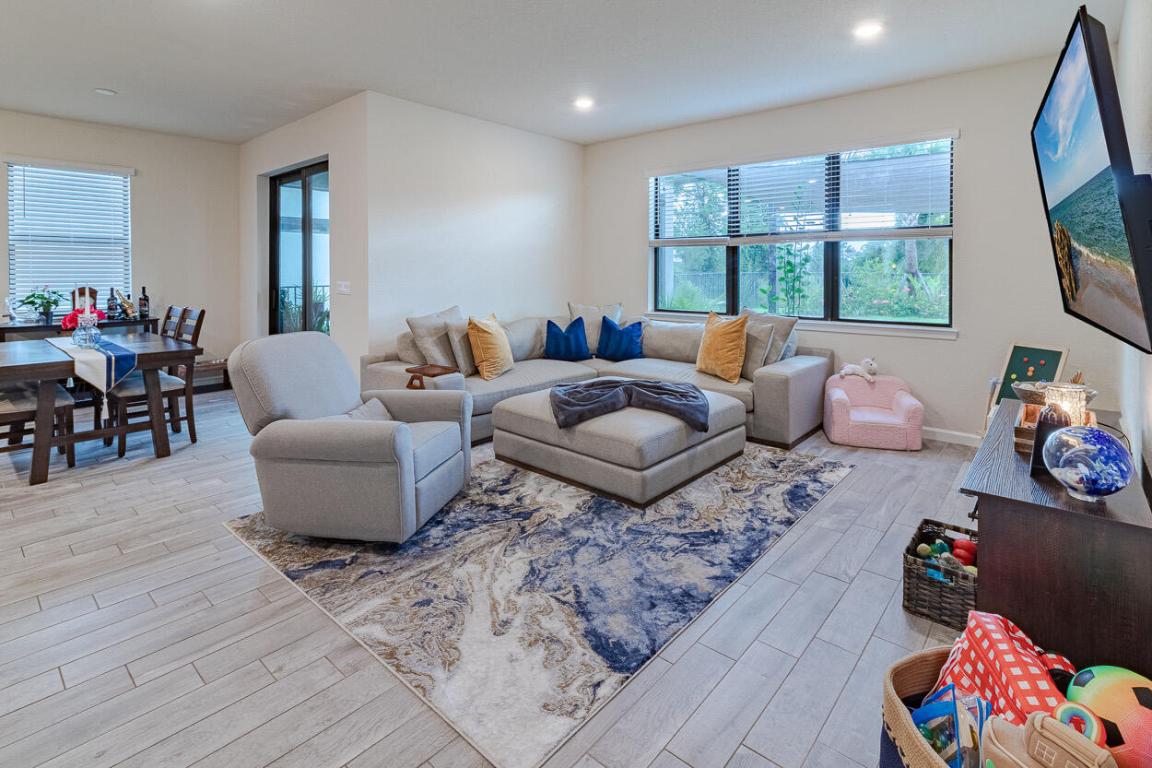 517 SE Crathes Street