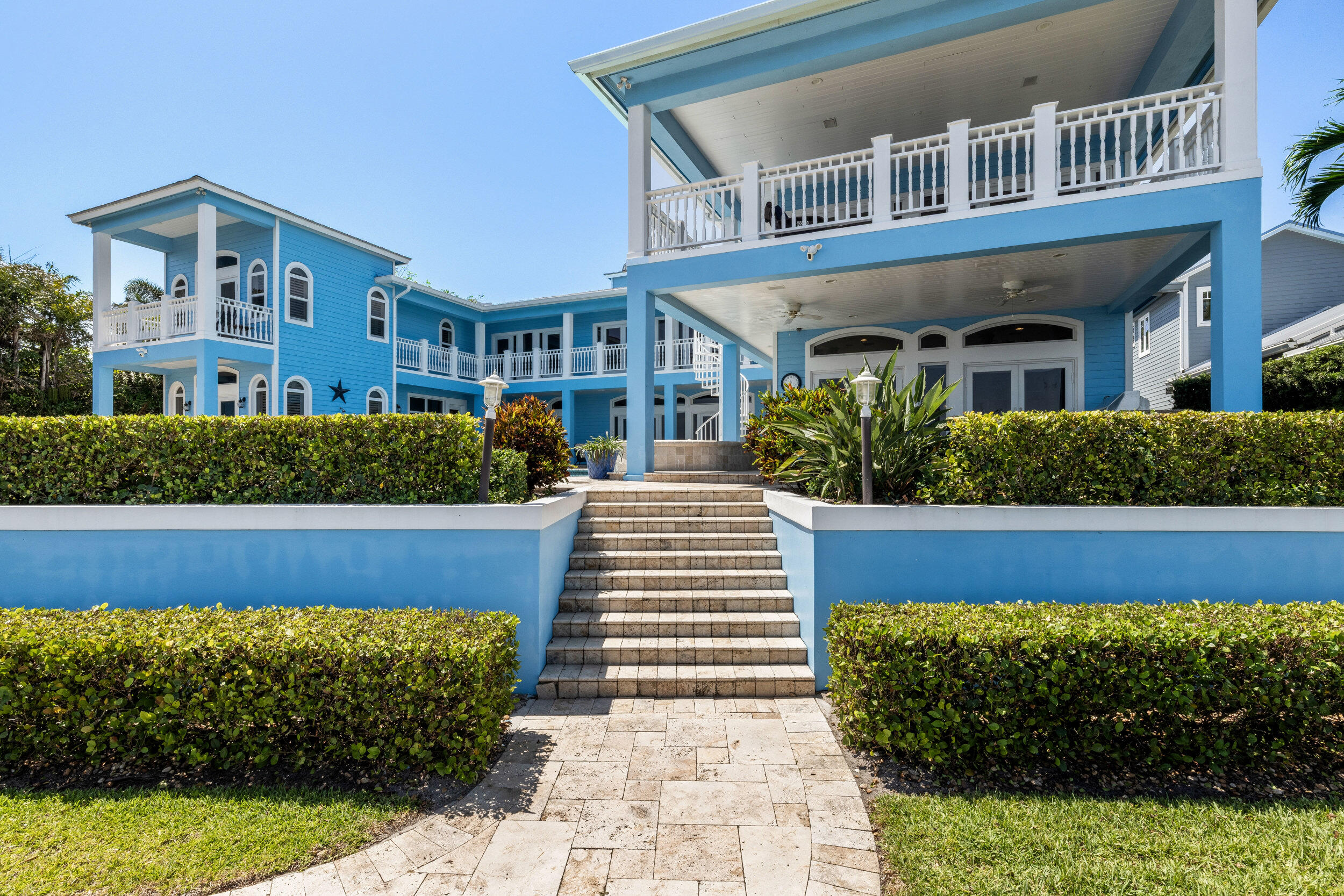 2051 SE Riverside Drive