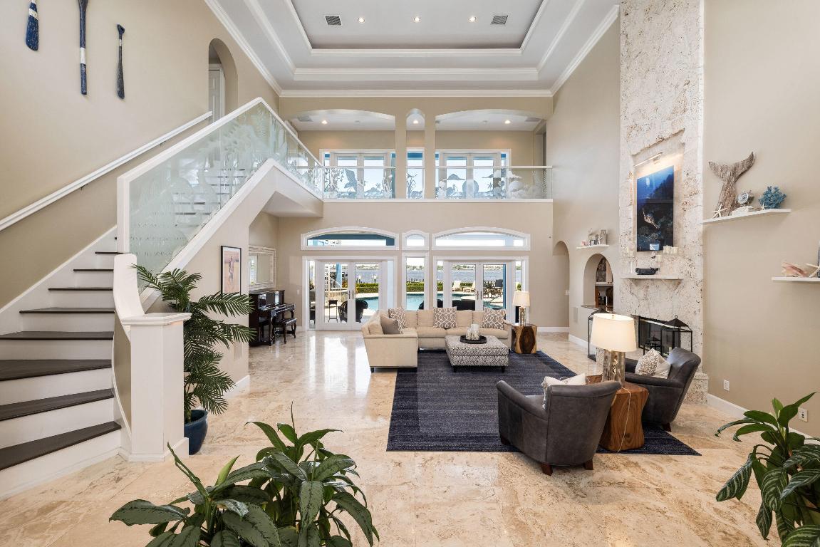 2051 SE Riverside Drive