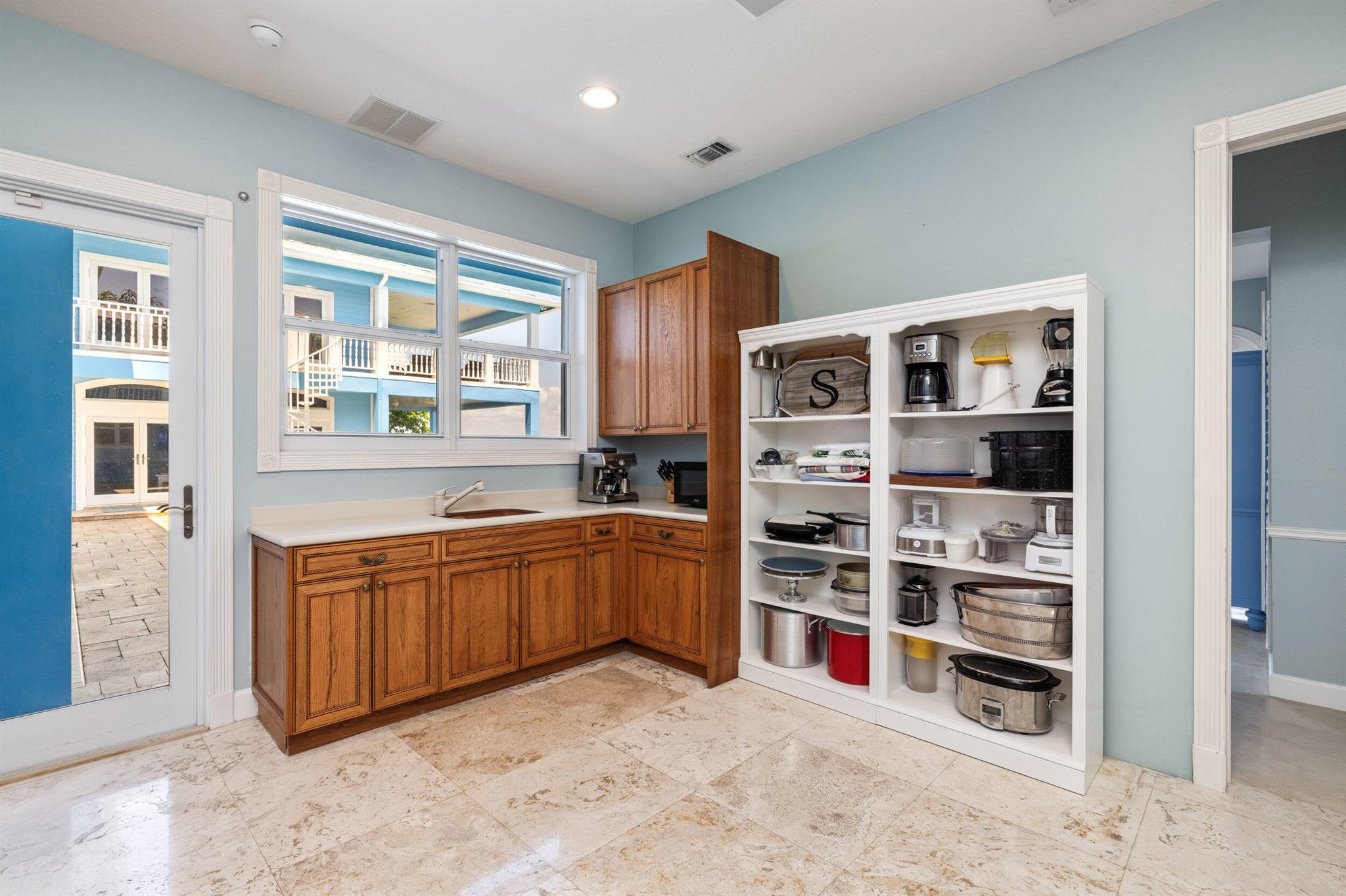 2051 SE Riverside Drive